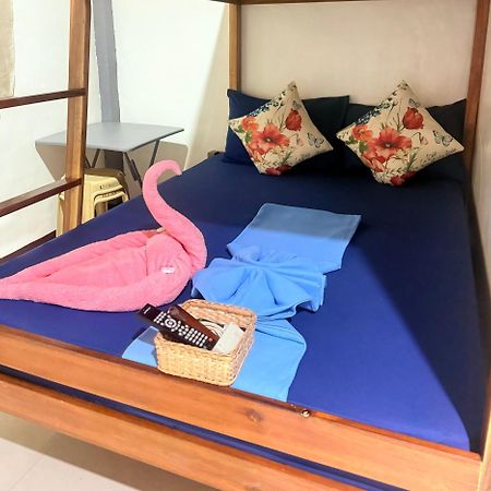 Lolo Bob'S Bed And Breakfast 爱妮岛 外观 照片