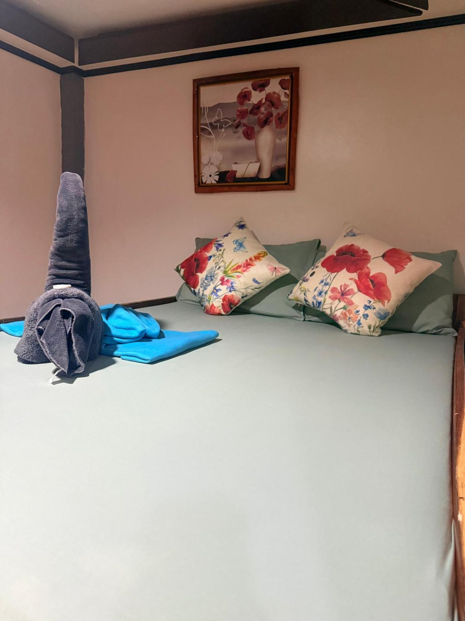 Lolo Bob'S Bed And Breakfast 爱妮岛 外观 照片