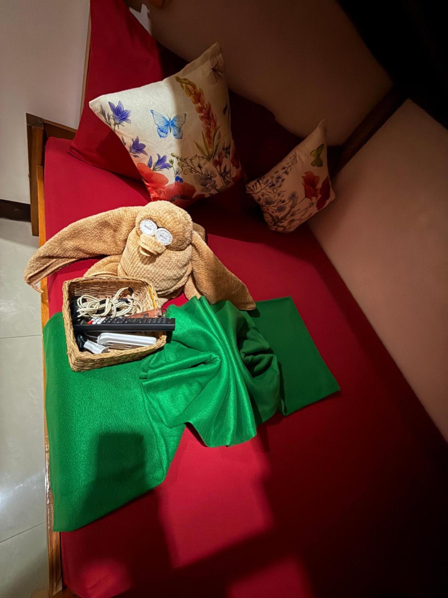 Lolo Bob'S Bed And Breakfast 爱妮岛 外观 照片