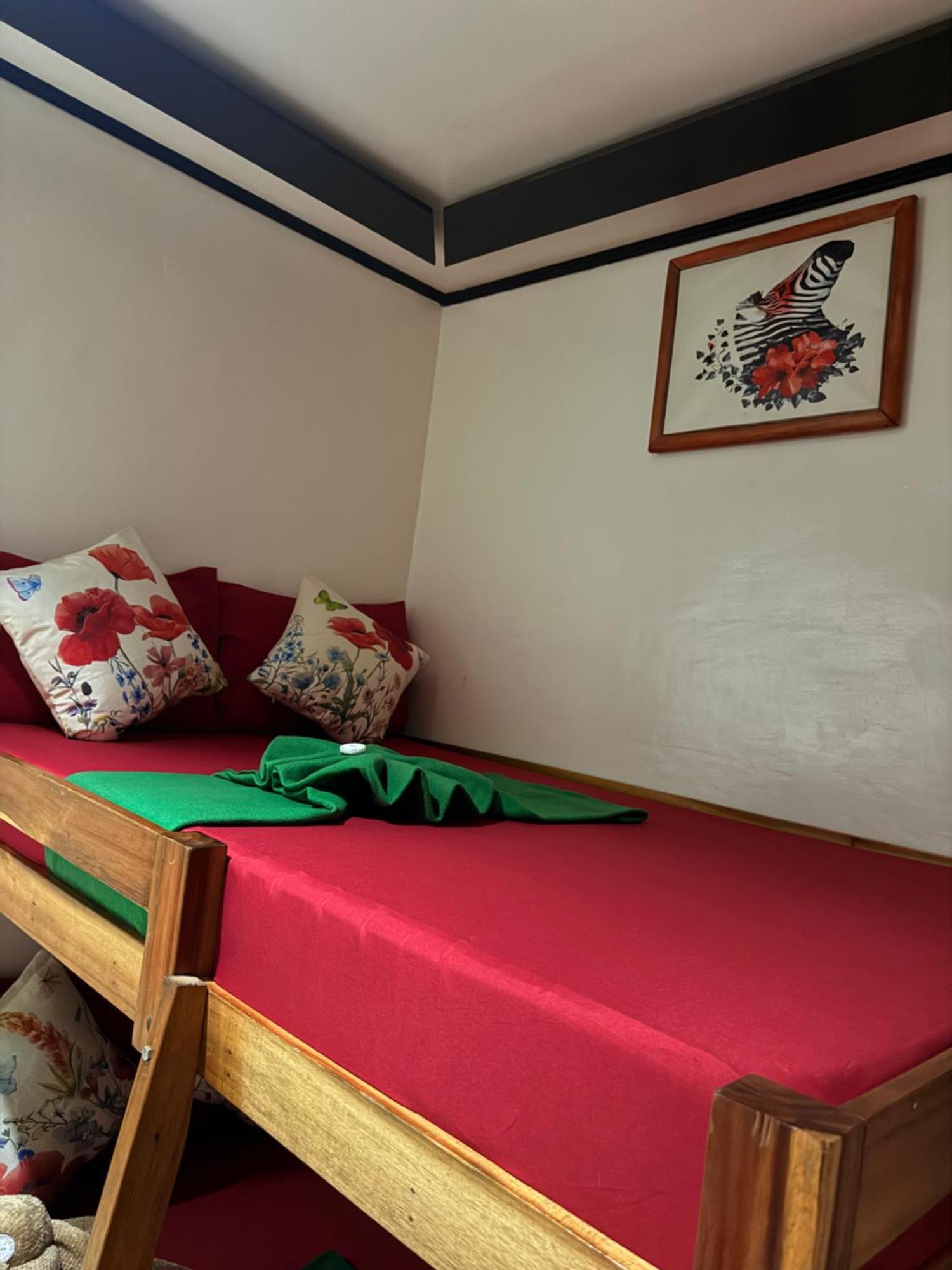 Lolo Bob'S Bed And Breakfast 爱妮岛 外观 照片