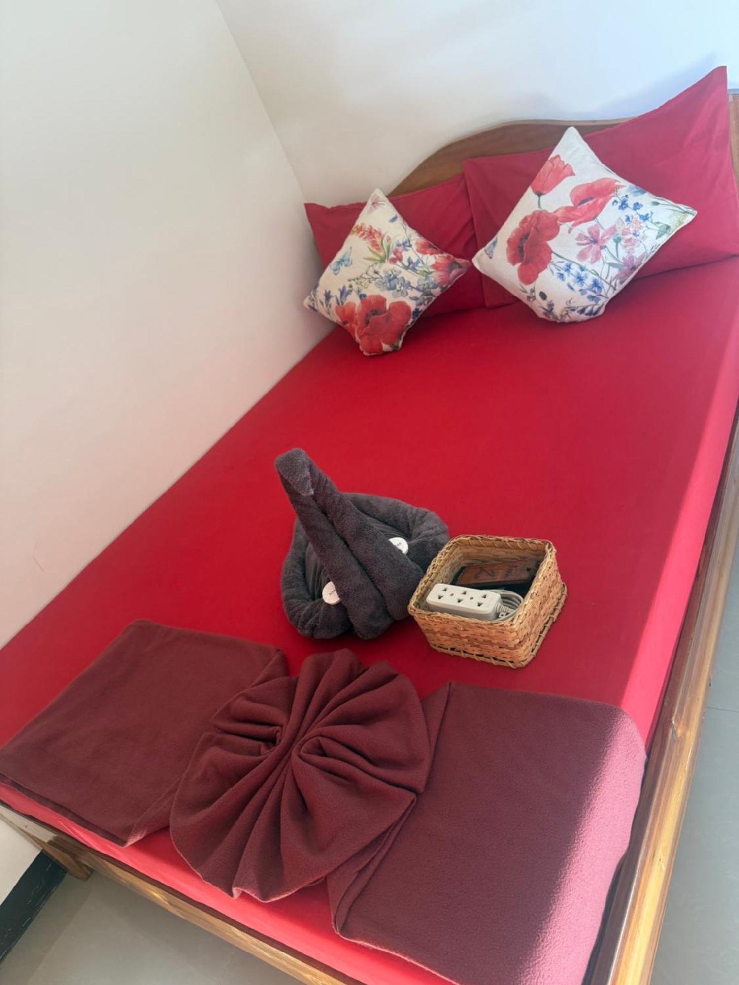 Lolo Bob'S Bed And Breakfast 爱妮岛 外观 照片
